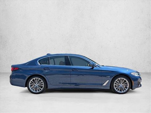 Used 2023 BMW 530e xDrive w/ Premium Package AWD/4WD image 4
