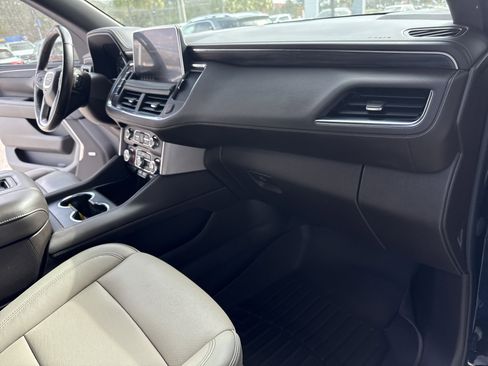 Used 2021 GMC Yukon SLT w/ SLT Premium Package image 16