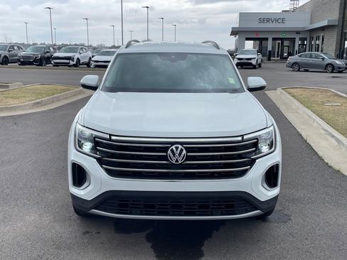 Used 2025 Volkswagen Atlas SE image 2