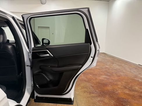 Used 2024 Mitsubishi Outlander SE image 62