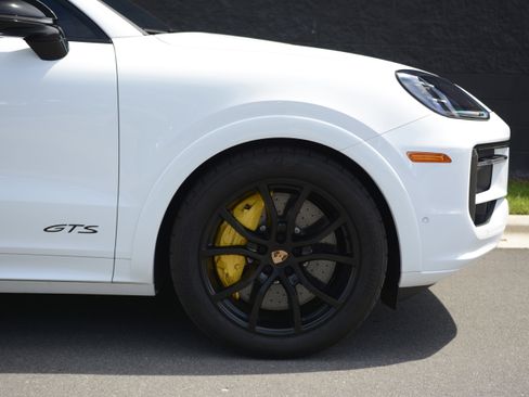 Certified 2026 Porsche Cayenne GTS AWD/4WD image 42