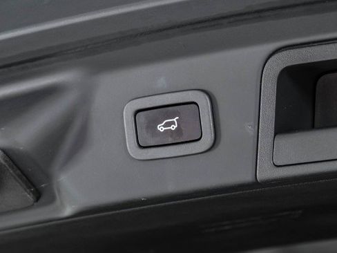 Used 2019 Land Rover Range Rover Velar R-Dynamic SE AWD/4WD image 63