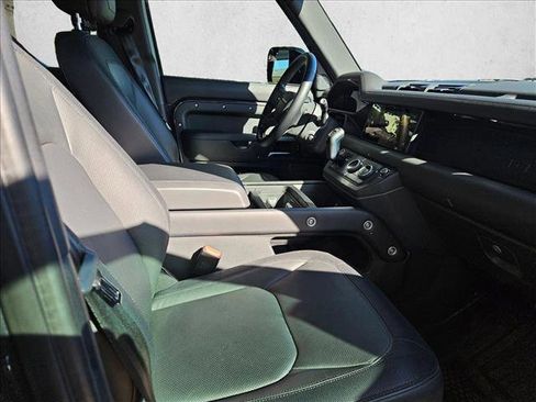 Used 2024 Land Rover Defender 110 X-Dynamic SE image 23