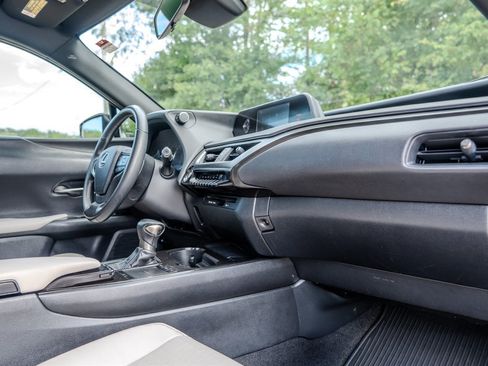 Used 2019 Lexus UX 200 FWD image 31