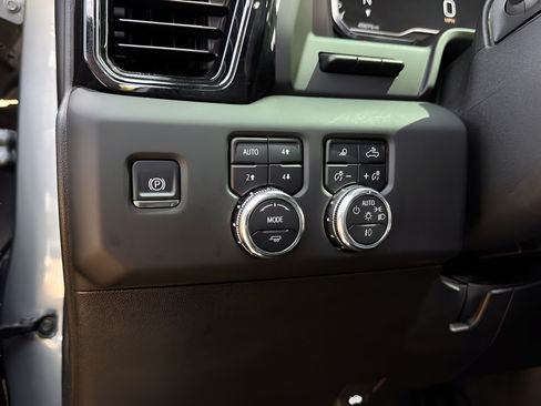 Used 2025 GMC Sierra 2500 AT4X w/ AT4X AEV Edition AWD/4WD image 19