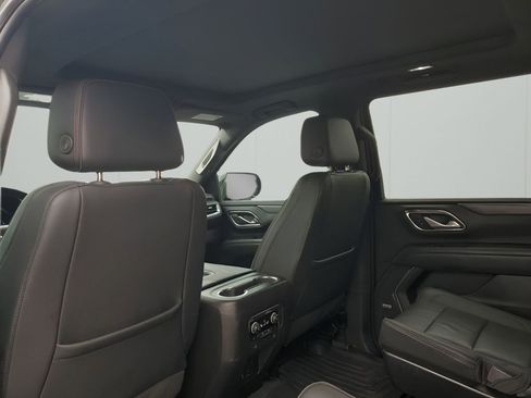 Used 2022 Chevrolet Suburban RST w/ Sport Performance Package image 18