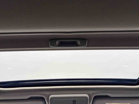 Used 2023 Nissan Frontier SV w/ SV Premium Package image 15