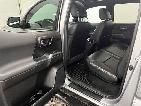 Used 2019 Toyota Tacoma TRD Off-Road AWD/4WD image 41