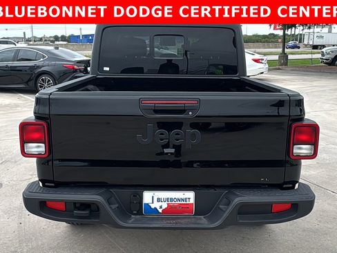 Used 2025 Jeep Gladiator Sport AWD/4WD image 6