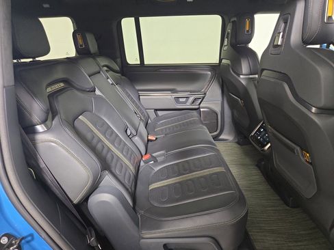 Used 2022 Rivian R1S Launch Edition image 23