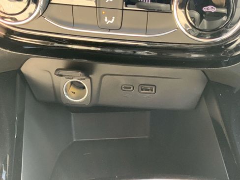 Used 2025 Chevrolet Trax LT FWD image 37