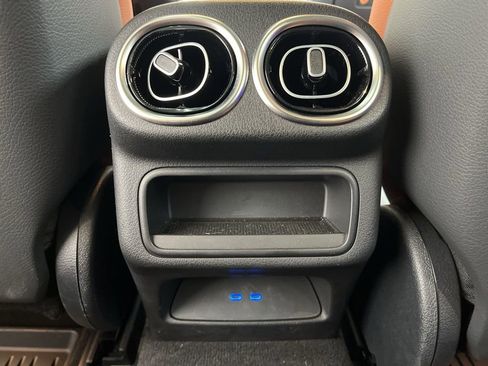 Used 2025 Mercedes-Benz GLC 300 4MATIC image 22