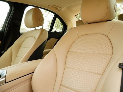 Used 2020 Mercedes-Benz C 300 Sedan image 12