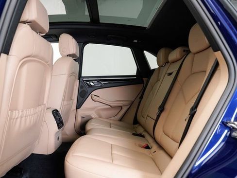 Certified 2025 Porsche Macan AWD/4WD image 24