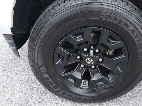 Used 2017 Toyota Tacoma SR5 w/ Tow Package image 9