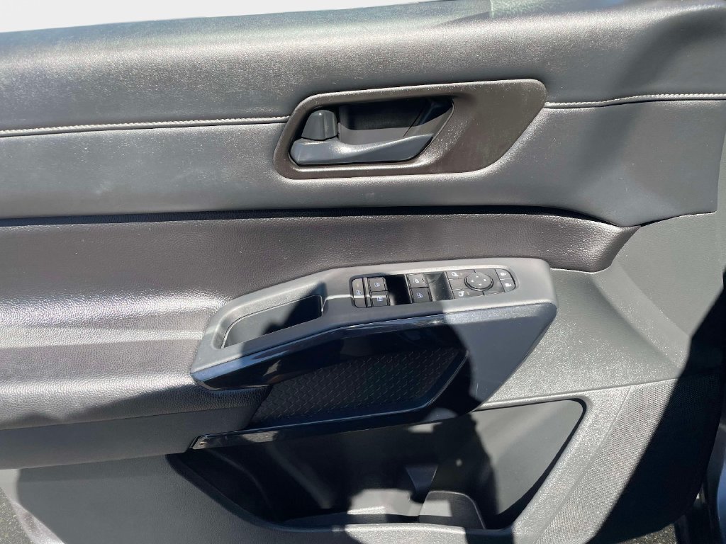 Used 2024 Nissan Pathfinder S AWD/4WD image 18