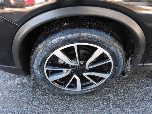 Used 2018 Nissan Rogue SL w/ Premium Package image 20