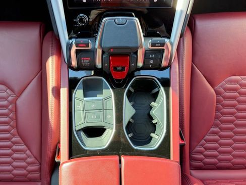 Used 2019 Lamborghini Urus image 25