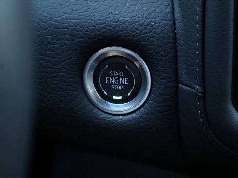 Used 2024 GMC Yukon Denali w/ Denali Reserve Package image 30