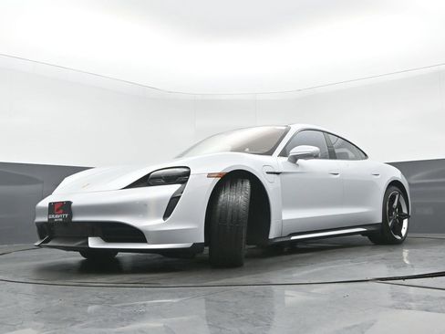 Used 2022 Porsche Taycan Turbo w/ Premium Package image 28