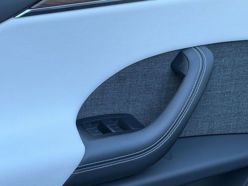 Used 2024 Tesla Model X image 29