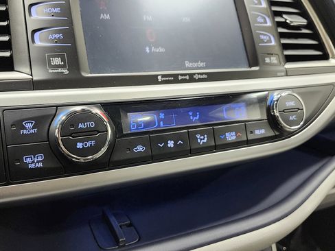 Used 2018 Toyota Highlander Limited Platinum image 34