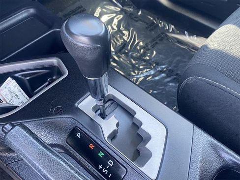 Certified 2018 Toyota RAV4 XLE FWD image 31