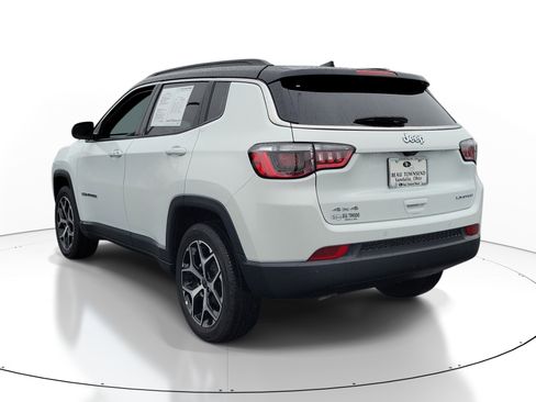 Used 2025 Jeep Compass Limited AWD/4WD image 3