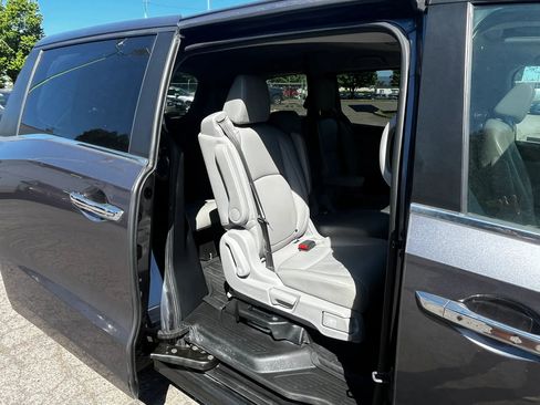 Used 2019 Honda Odyssey EX-L image 16