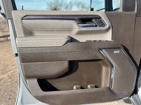 Used 2024 Chevrolet Silverado 2500 LTZ w/ LTZ Plus Package image 9