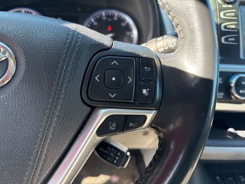 Used 2017 Toyota Highlander XLE AWD/4WD image 12