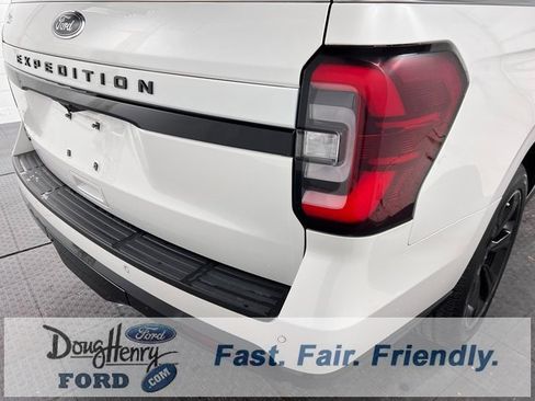 Used 2023 Ford Expedition Limited image 13