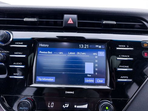 Used 2020 Toyota Camry SE w/ Blackout Package FWD image 19