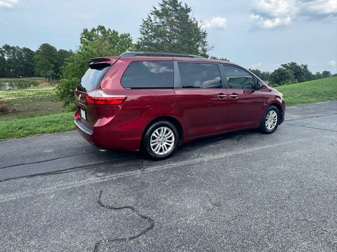 Used 2015 Toyota Sienna XLE Premium FWD image 24