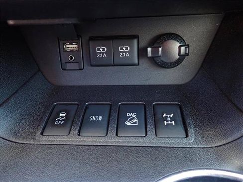 Used 2018 Toyota Highlander XLE AWD/4WD image 22