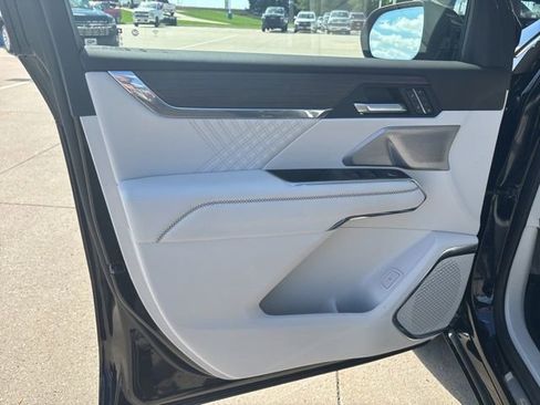 Used 2024 GMC Acadia Denali w/ Super Cruise Package image 11