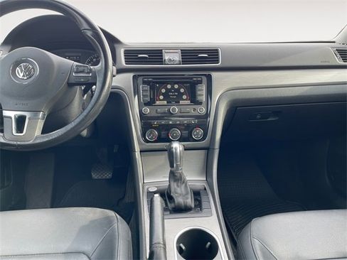 Used 2015 Volkswagen Passat 1.8T SE image 11