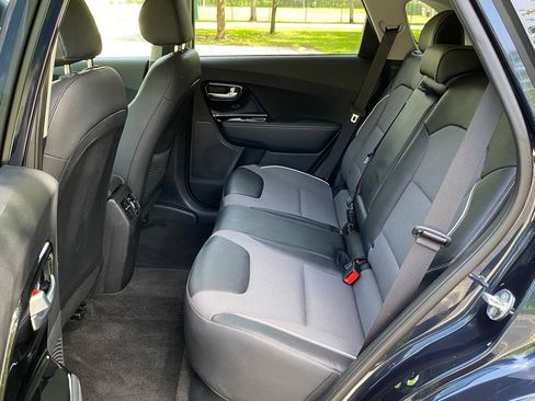 Used 2022 Kia Niro EX w/ Cold Weather Package FWD image 15