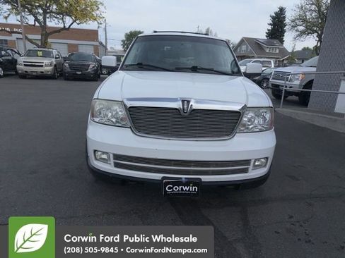 Used 2006 Lincoln Navigator Luxury AWD/4WD image 2