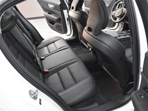 Used 2023 Volvo S60 B5 Ultimate w/ Climate Package image 20
