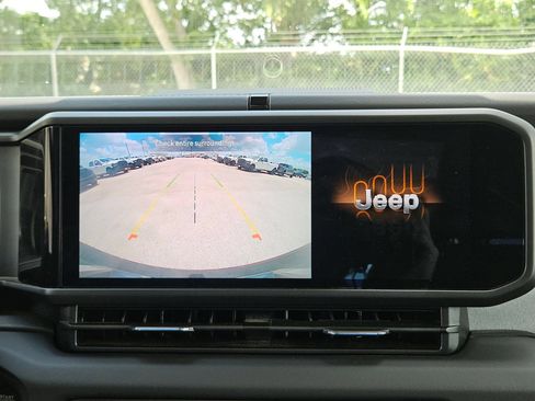 Used 2025 Jeep Wrangler Unlimited Sahara AWD/4WD image 18