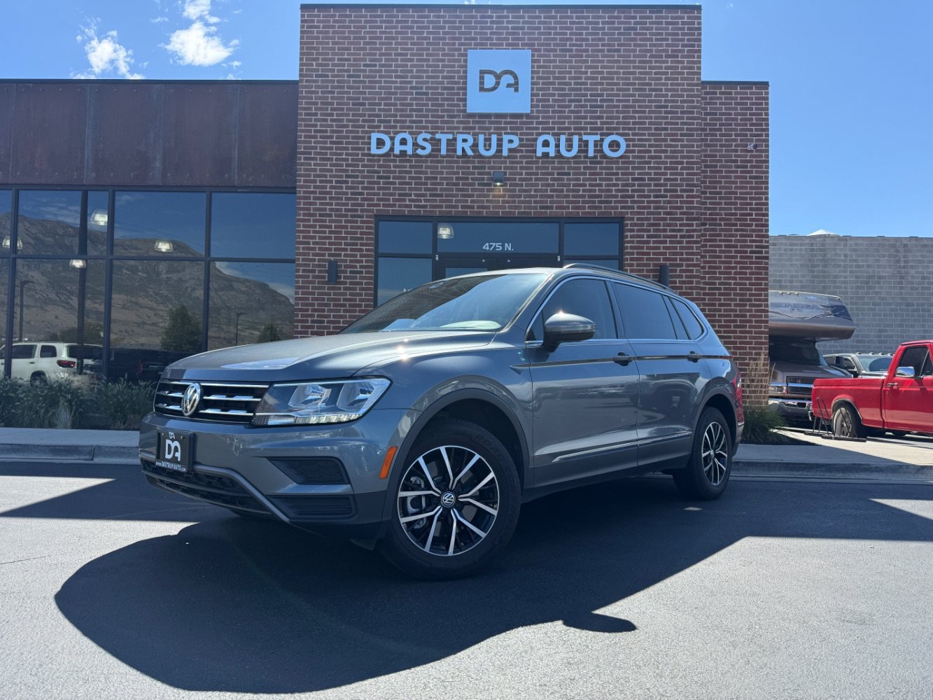 Used 2021 Volkswagen Tiguan SE w/ Panoramic Sunroof Package AWD/4WD image 1