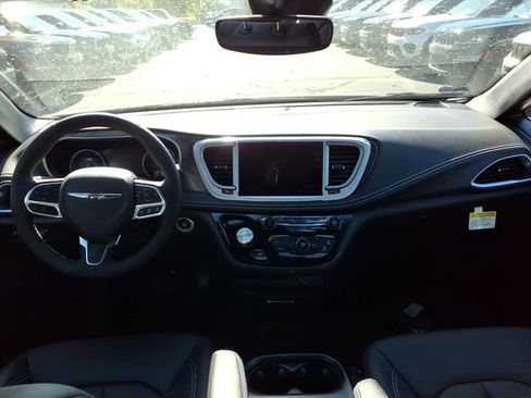 New 2026 Chrysler Pacifica Select image 13