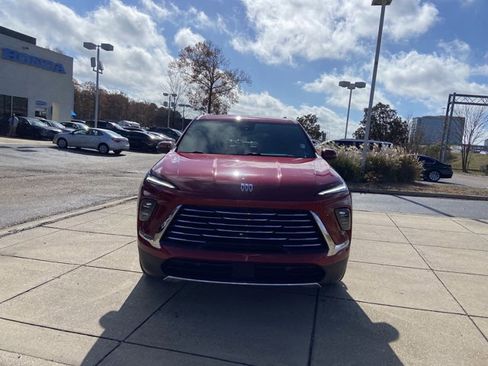 Used 2025 Buick Enclave Preferred w/ Power Package image 3