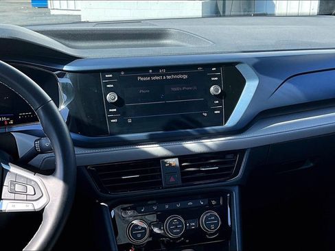 Used 2024 Volkswagen Taos SE image 9