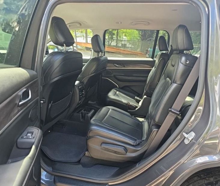 Used 2022 Jeep Grand Cherokee L Limited AWD/4WD image 6