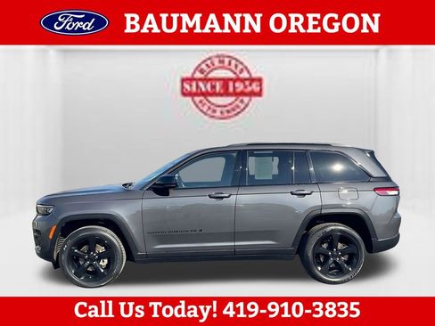 Used 2022 Jeep Grand Cherokee Altitude AWD/4WD image 9
