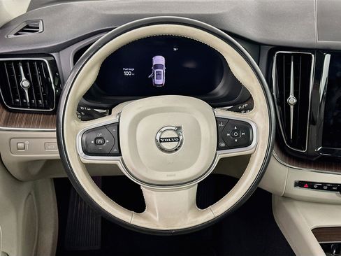 Used 2022 Volvo XC60 B5 Momentum AWD/4WD image 18