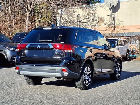 Used 2017 Mitsubishi Outlander SE image 4