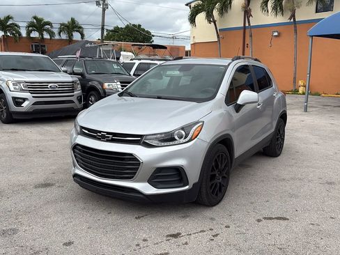 Used 2022 Chevrolet Trax LT w/ Sport Edition FWD image 1
